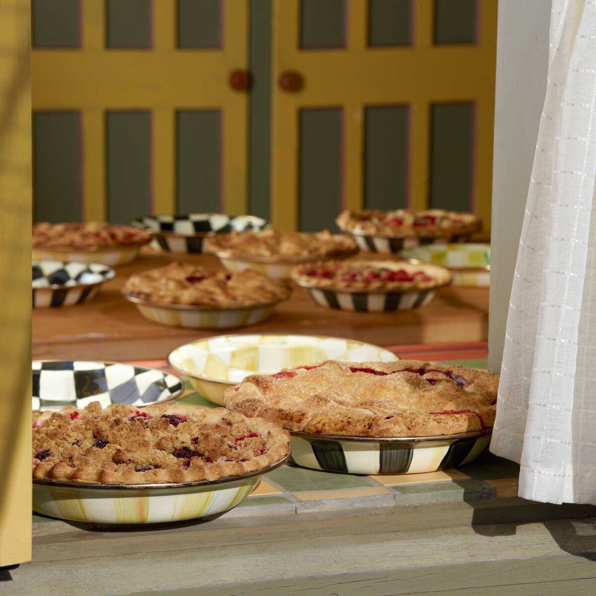 Courtly Check Enamel Pie Plate