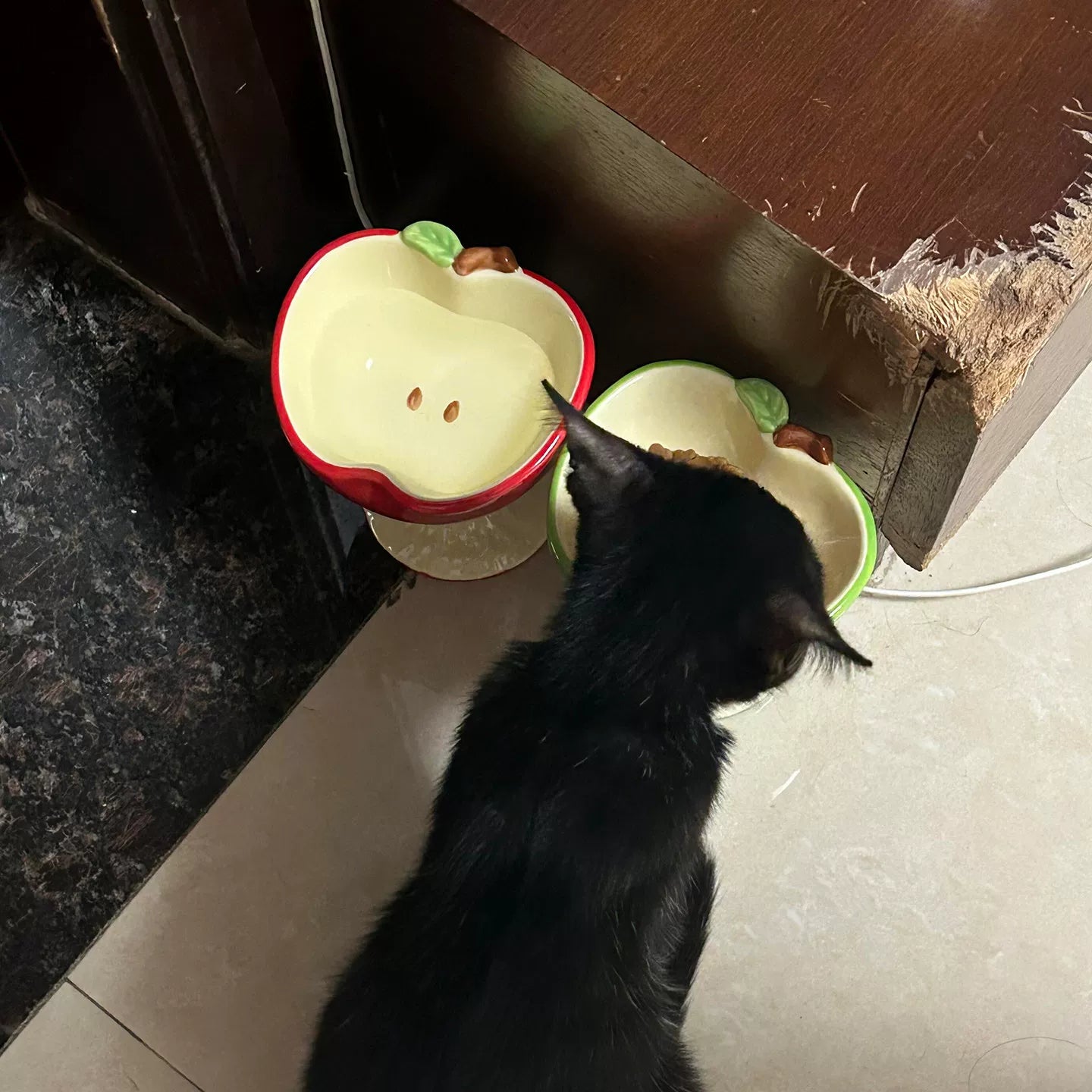 Posdma | Apple-Shaped Ceramic Pet Bowl with Raised Design for Daily Feeding