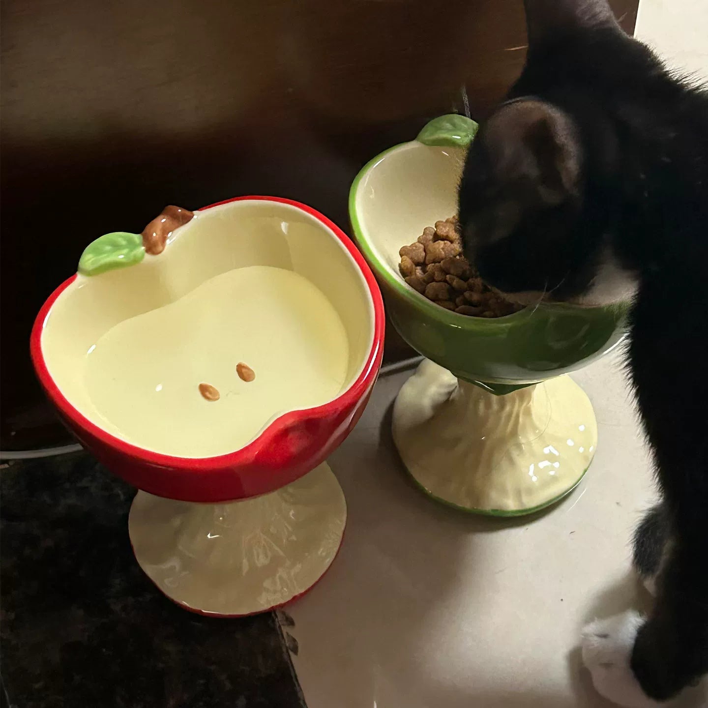 Posdma | Apple-Shaped Ceramic Pet Bowl with Raised Design for Daily Feeding